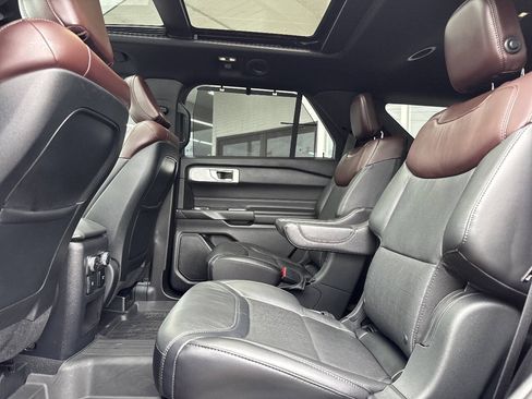 Used 2020 Ford Explorer Platinum w/ Premium Technology Package AWD/4WD image 29
