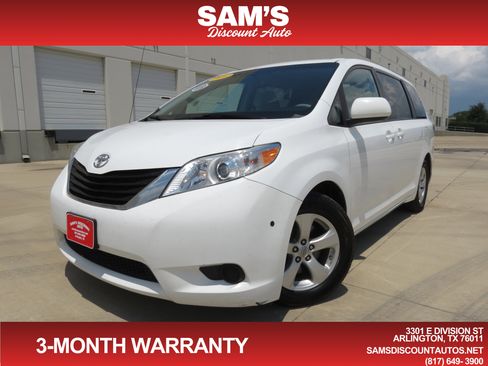 Used 2014 Toyota Sienna LE FWD image 1