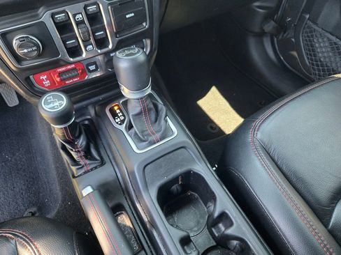 Used 2018 Jeep Wrangler Unlimited Rubicon w/ Dual Top Group AWD/4WD image 15