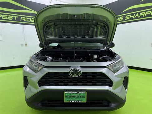 Used 2021 Toyota RAV4 LE FWD image 4