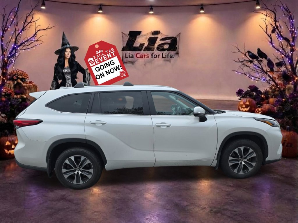 Used 2023 Toyota Highlander XLE AWD/4WD image 12
