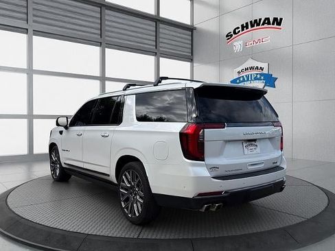 Used 2025 GMC Yukon XL Denali Ultimate w/ LPO, Floor Liner Package AWD/4WD image 6
