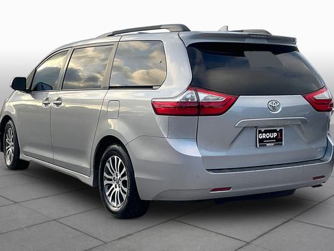 Used 2018 Toyota Sienna XLE Premium FWD image 10
