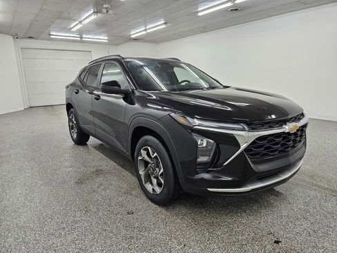 New 2026 Chevrolet Trax LT w/ Driver Confidence Package FWD image 3