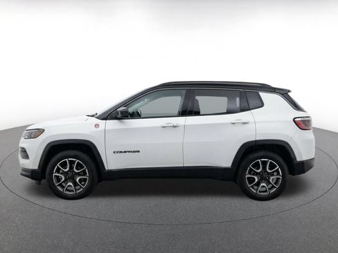 Used 2025 Jeep Compass Trailhawk AWD/4WD image 4