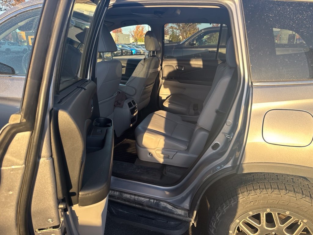 Used 2019 Honda Pilot Touring image 9