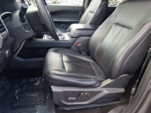 Used 2018 Ford Expedition XLT w/ Equipment Group 202A AWD/4WD image 11