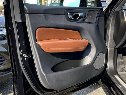 Used 2022 Volvo XC60 B5 Momentum AWD/4WD image 9