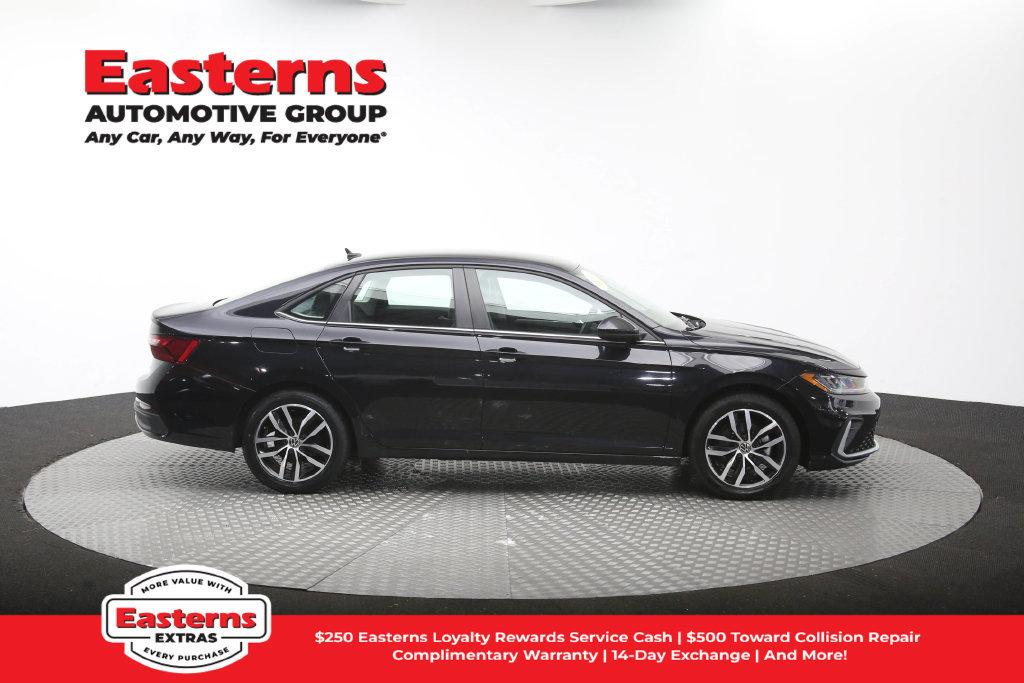 Used 2025 Volkswagen Jetta SE FWD image 46
