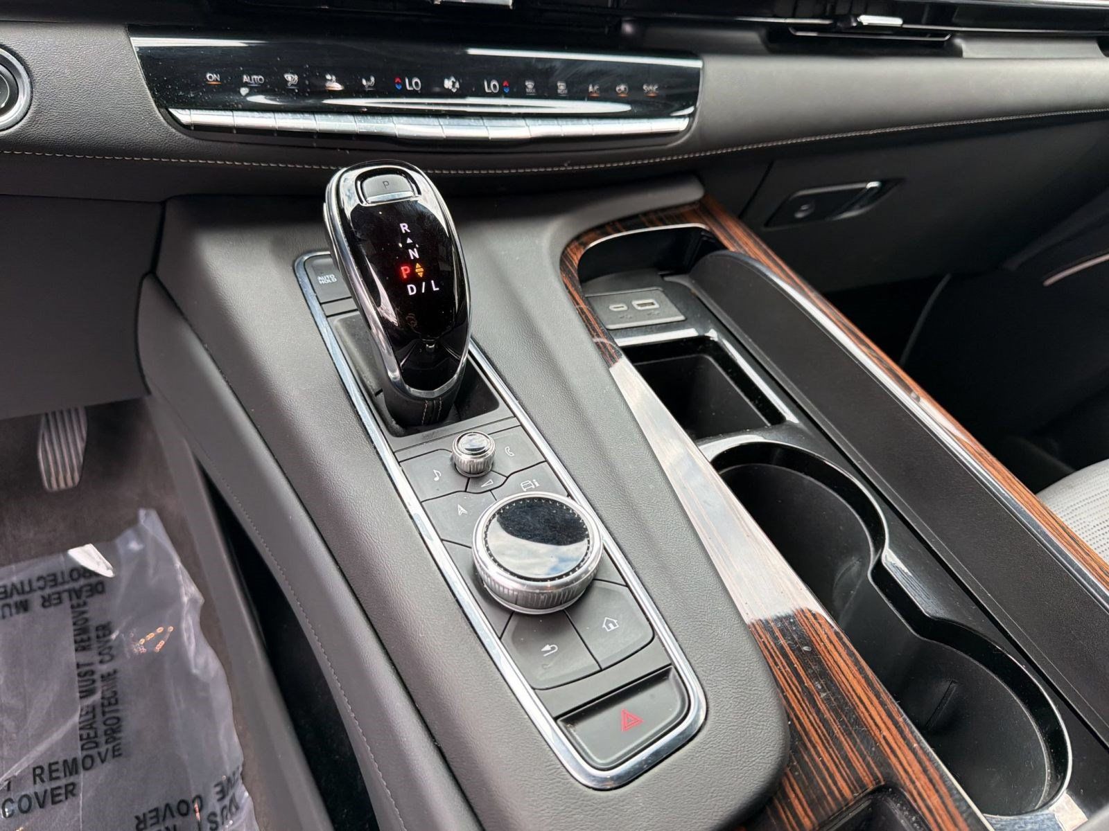 Used 2024 Cadillac Escalade Premium Luxury w/ Performance Package AWD/4WD image 17