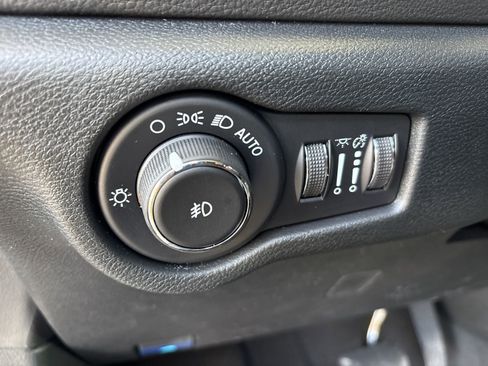 New 2026 Chrysler Pacifica Select w/ S Appearance Package image 12