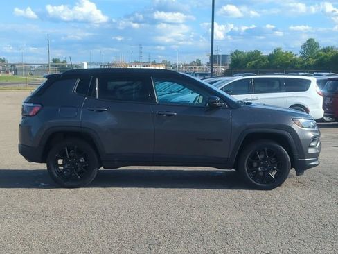 Used 2022 Jeep Compass Latitude AWD/4WD image 2