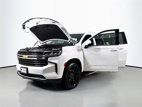 Used 2021 Chevrolet Suburban LT image 23