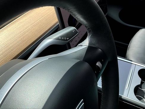 Used 2023 Tesla Model Y Long Range AWD/4WD image 18