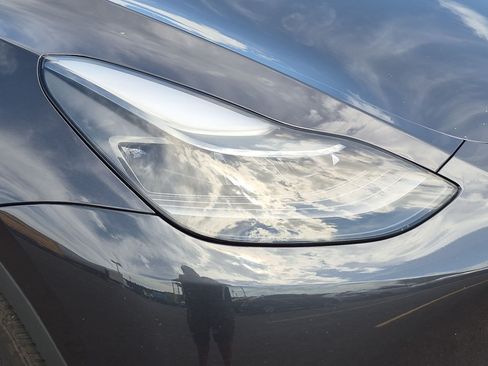 Used 2024 Tesla Model Y Long Range AWD/4WD image 10
