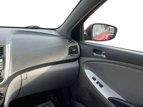 Used 2014 Hyundai Accent SE image 26
