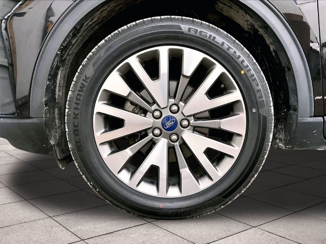 Used 2022 Ford Escape Titanium AWD/4WD image 9