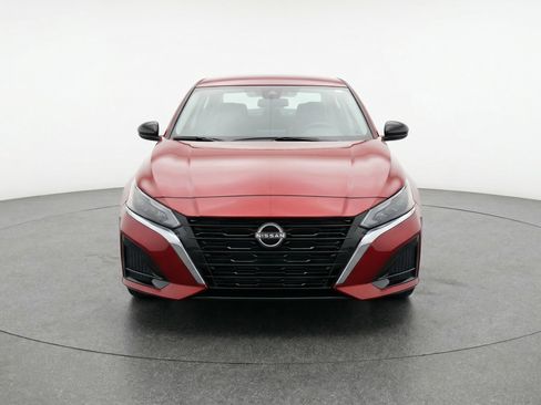 Used 2025 Nissan Altima 2.5 SV image 2