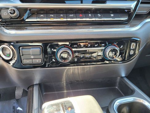 Used 2024 Chevrolet Silverado 1500 LT Trail Boss w/ LT Trail Boss Premium Package AWD/4WD image 26