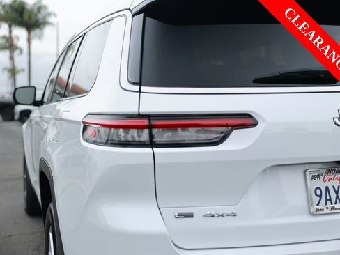 Used 2022 Jeep Grand Cherokee L Limited AWD/4WD image 13