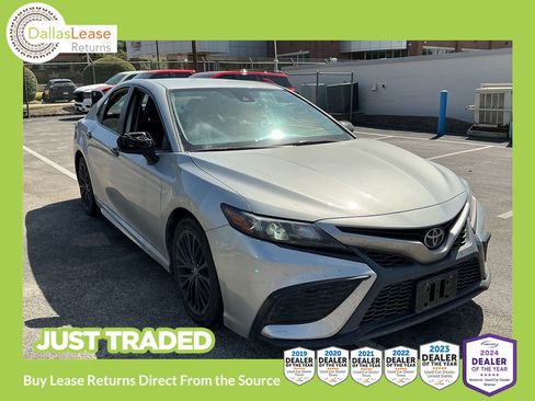 Used 2021 Toyota Camry SE FWD image 1
