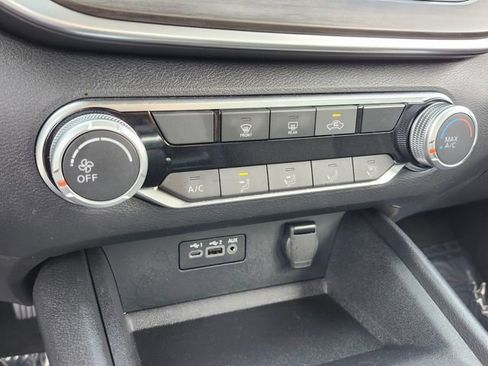 Used 2025 Nissan Altima 2.5 SV FWD image 25