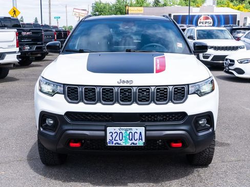 Used 2025 Jeep Compass Trailhawk AWD/4WD image 2