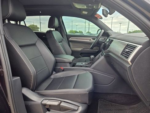 Used 2022 Volkswagen Atlas Cross Sport SE w/ Panoramic Sunroof Package FWD image 18