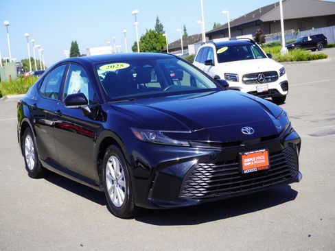 Used 2025 Toyota Camry LE FWD image 1