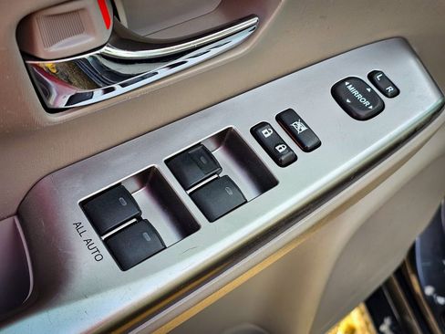 Used 2016 Toyota Prius V Two image 10