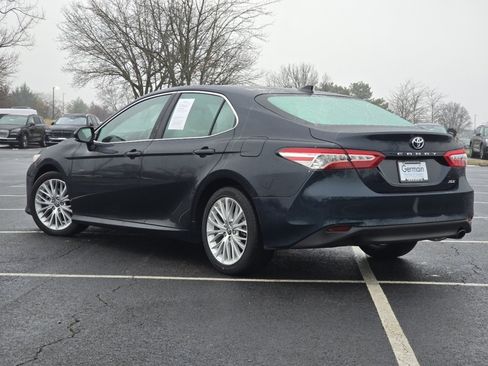 Used 2020 Toyota Camry XLE image 16