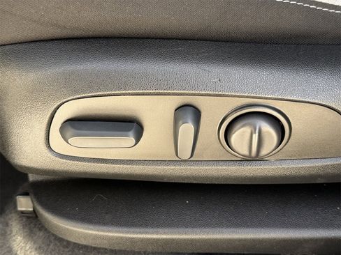 Used 2023 Chevrolet Equinox LT image 26