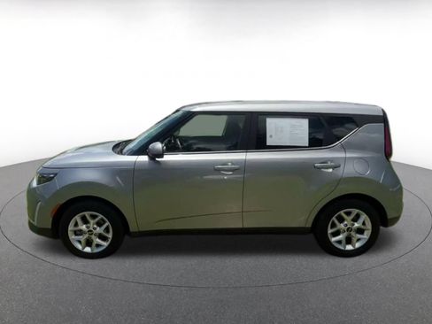 Used 2025 Kia Soul LX w/ LX Technology Package FWD image 9