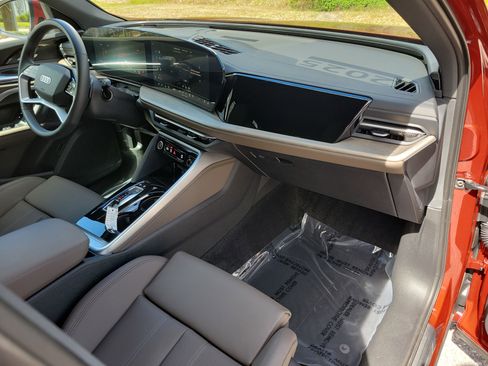 Certified 2025 Audi Q5 Premium Plus w/ Premium Plus image 11