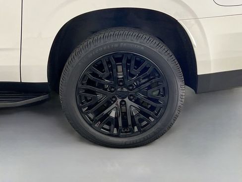 Used 2022 Chevrolet Suburban LT AWD/4WD image 39