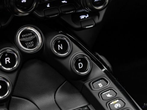 Used 2020 Aston Martin V8 Vantage Coupe RWD image 70