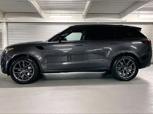 New 2025 Land Rover Range Rover Sport SE image 3
