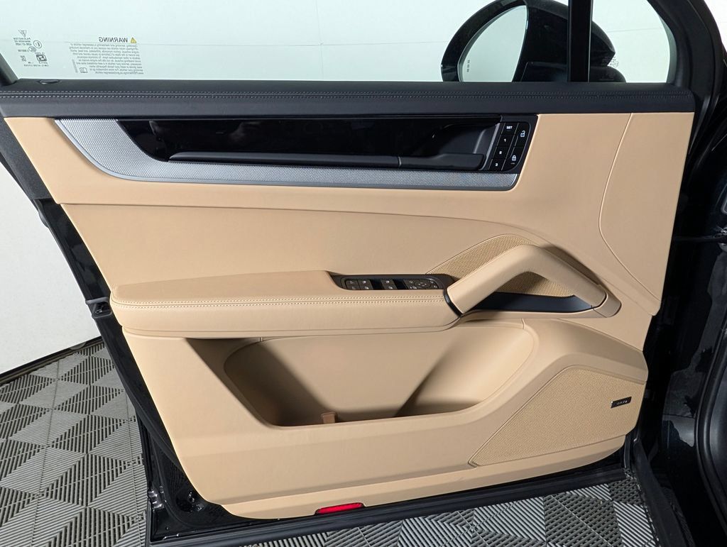 New 2026 Porsche Cayenne Coupe AWD/4WD image 23