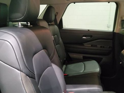 Used 2025 Nissan Pathfinder SL AWD/4WD image 22
