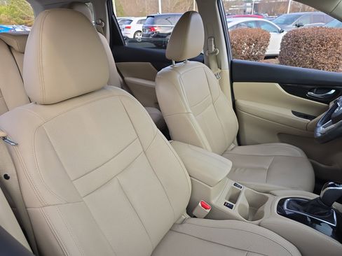 Used 2017 Nissan Rogue SL w/ SL Premium Package image 10