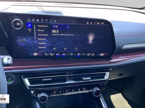 Used 2024 Chevrolet Traverse RS image 6