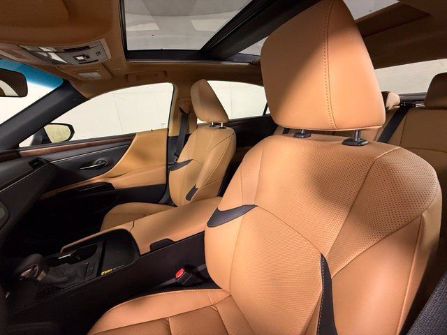 Used 2025 Lexus ES 350 w/ Premium Package FWD image 5