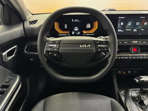 Used 2025 Kia K4 FWD image 13