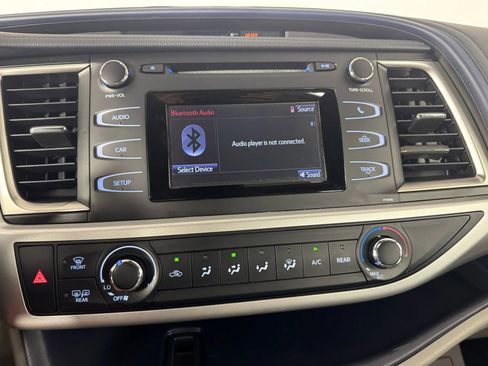 Used 2019 Toyota Highlander AWD V6 image 19