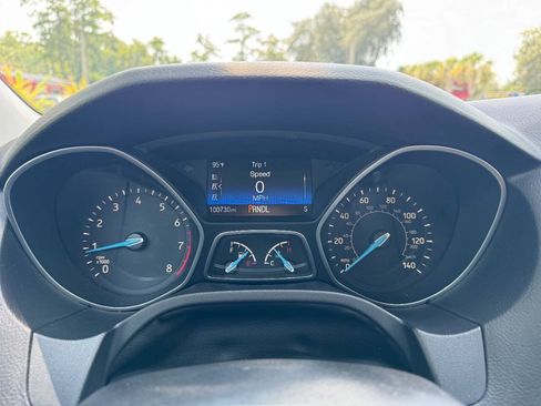 Used 2017 Ford Focus SE FWD image 24