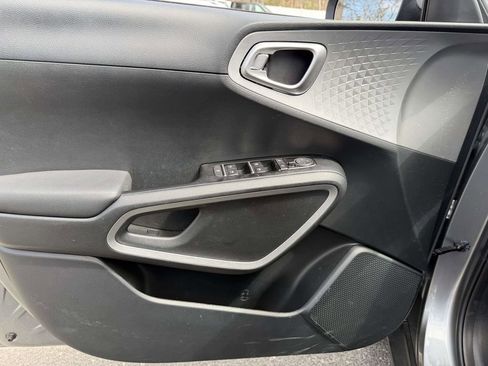 Used 2025 Kia Soul LX w/ LX Technology Package image 22