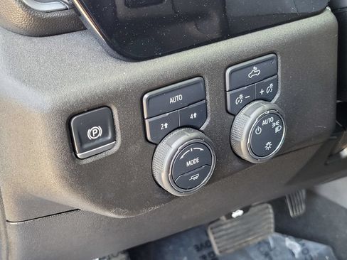 Used 2025 Chevrolet Silverado 1500 LT AWD/4WD image 17