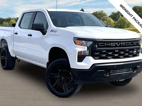 Used 2024 Chevrolet Silverado 1500 W/T w/ Z71 Off-Road Package AWD/4WD image 2