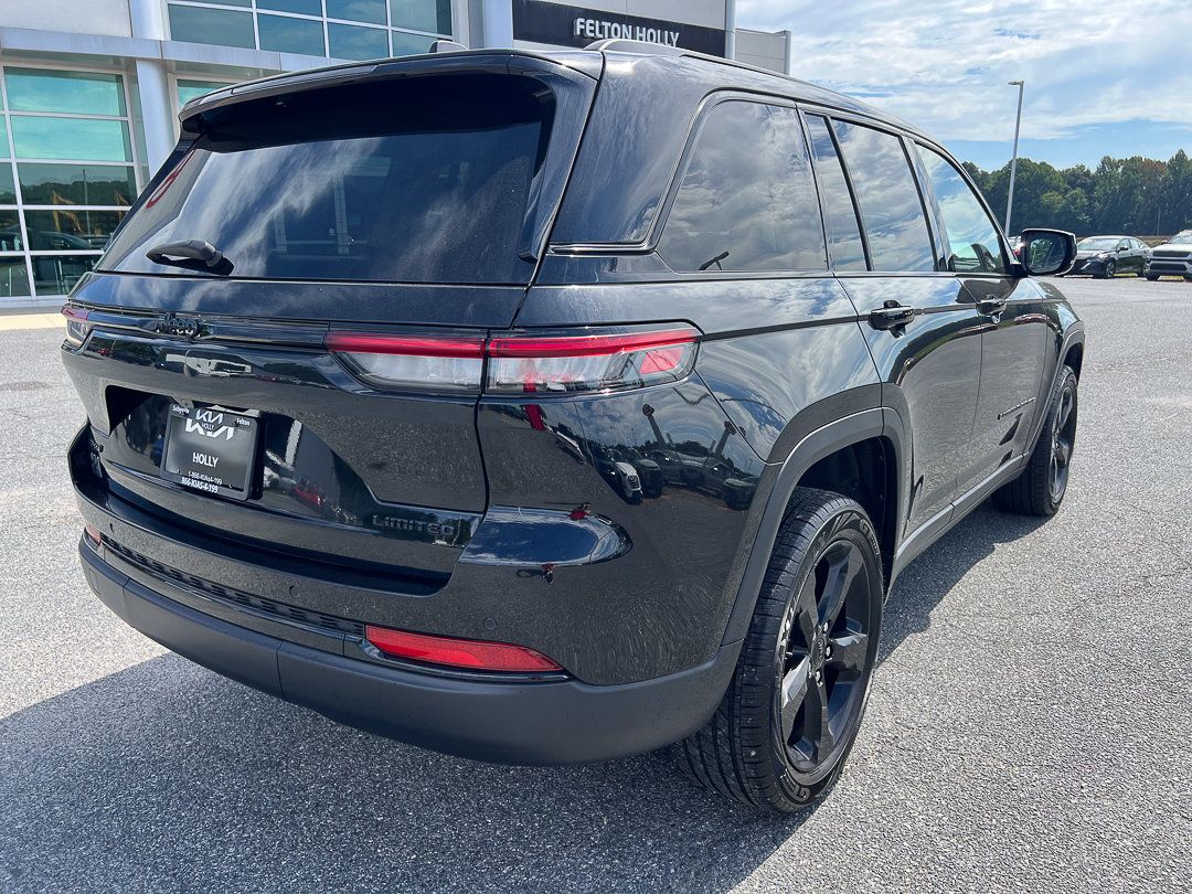 Used 2023 Jeep Grand Cherokee Limited w/ Black Appearance Package AWD/4WD image 10