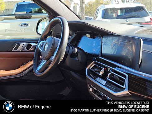 Used 2020 BMW X5 M50i image 12